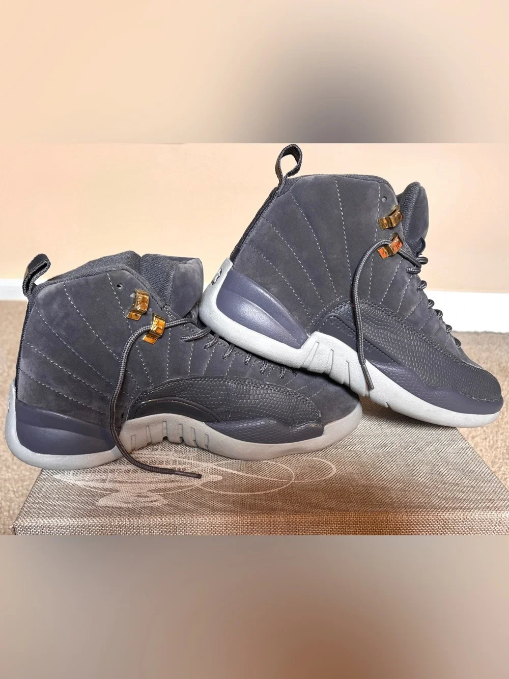 Men’s Jordan High-Top Sneakers in Gray with Gold Accents size 8.5